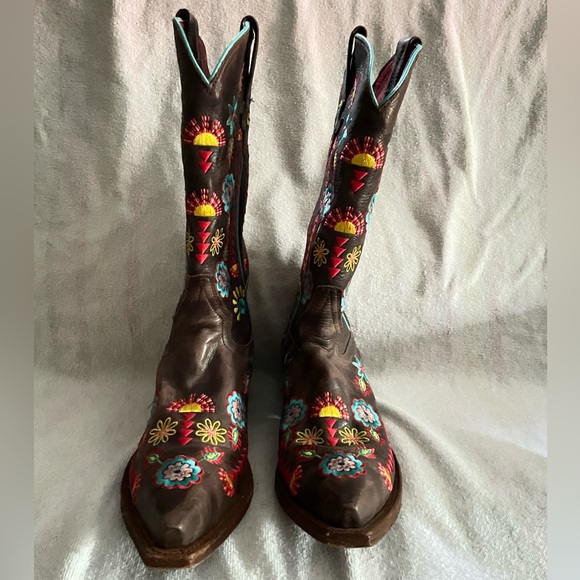 Women’s: Macie Bean Floral Embroidered Boots (Size: 7.5 Medium Width) - Picture 2 of 8